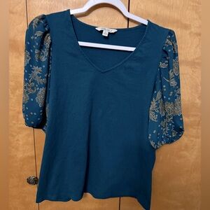 Pioneer Woman V-neck Shirt